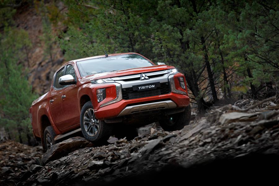  Mitsubishi Triton Double Cab 2018 года  (TH) (фото 13 из 28)